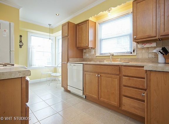 3rd image of 6944 W Jarvis Ave