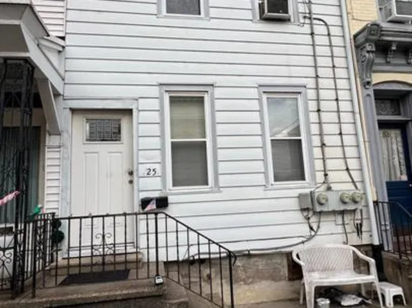 25 S 4th St, Shoemakersville, PA 19555