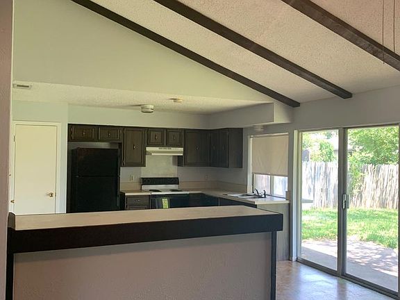 2nd image of 630 Oxford Park