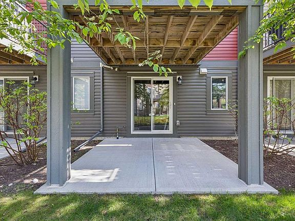 2nd image of 213 Copperpond Vlg SE