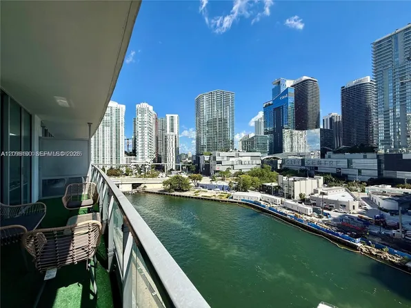 92 SW 3rd St APT 1104, Miami, FL 33130