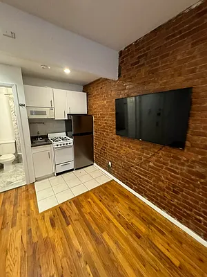 Rented by KNOCKKNOCK LLC | media 31