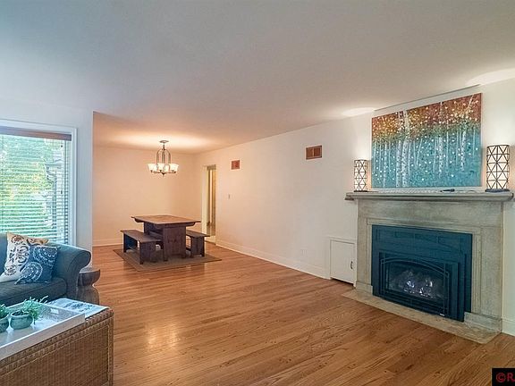 4th image of 304 Oak Knoll Blvd