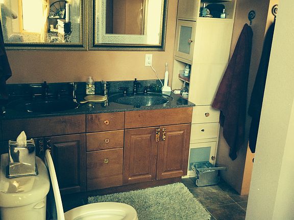 5th image of 922 Water St