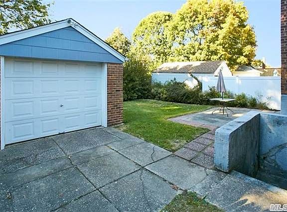 4th image of 822 Bradley St