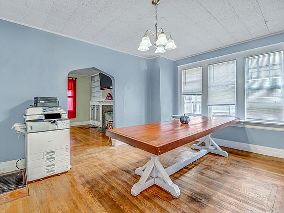 5th image of 2037 Mills Ave