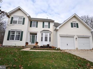 13 Greenbriar Ct, Burlington, NJ 08016