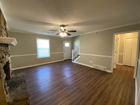 3rd image of 4821 Greenlawn Cv
