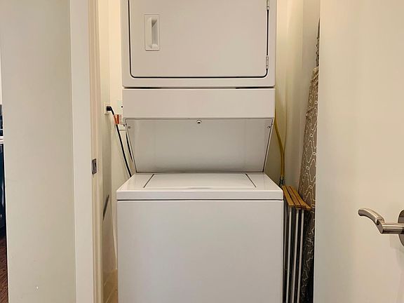 4th image of 2008 N Whipple St APT 407