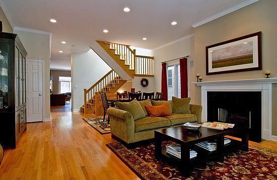 4th image of 3927 N Ravenswood Ave
