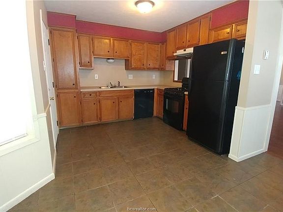 4th image of 1107 Allen Forest Dr