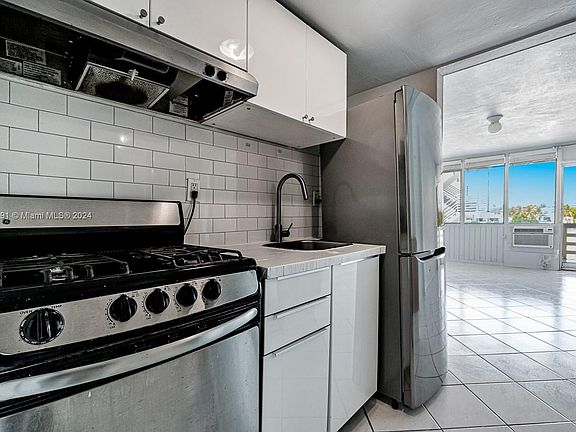 3rd image of 6484 Indian Creek Dr APT 139