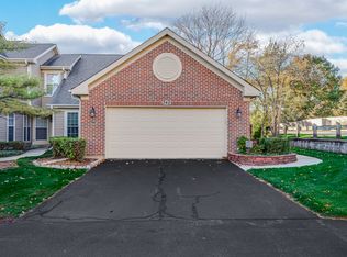 740 Clover Hill Ct, Elk Grove Village, IL 60007