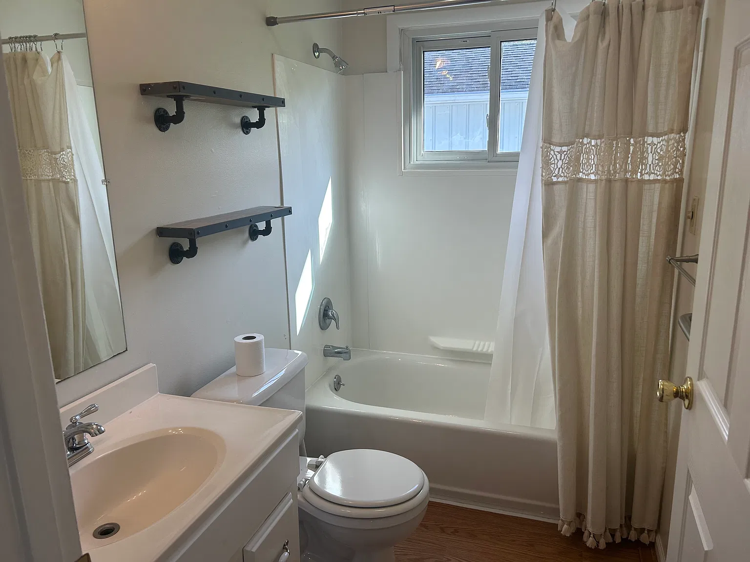 2 bed, 864 sqft, $1,250 — Photo 1