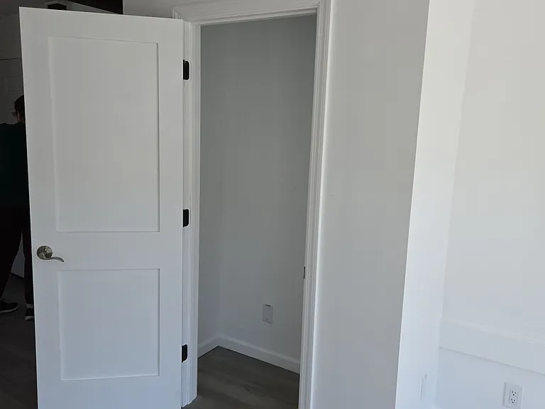 916 Wolcott Ave #6 — Photo 5