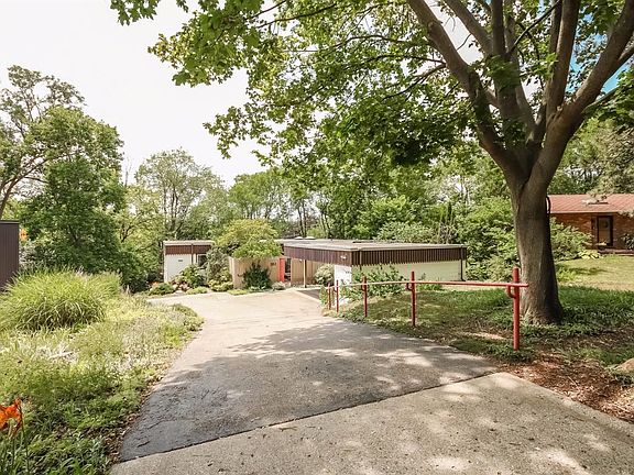 3rd image of 352 Hilldale Dr