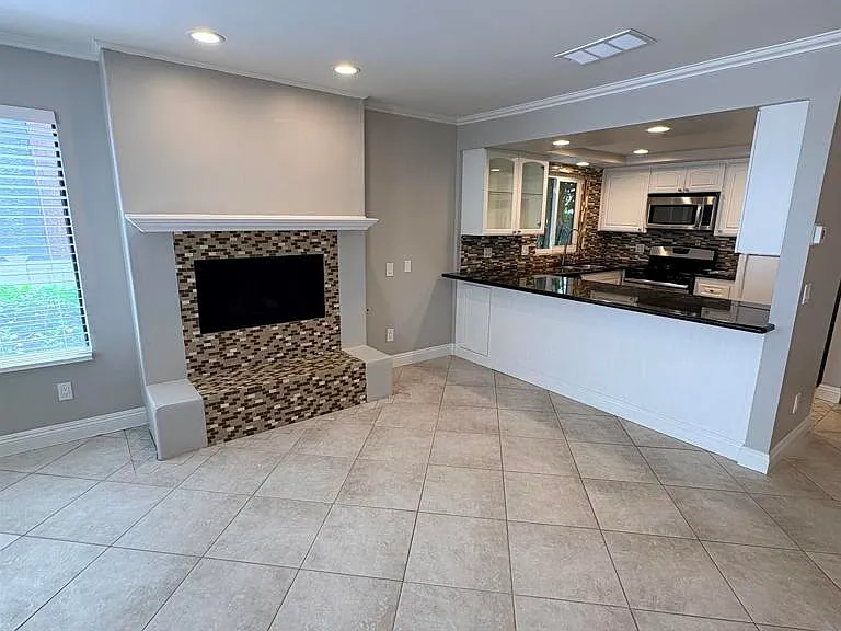 4603 Cove Dr #A — Photo 2