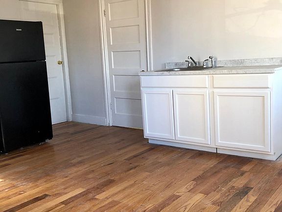 Kitchen/ living room space