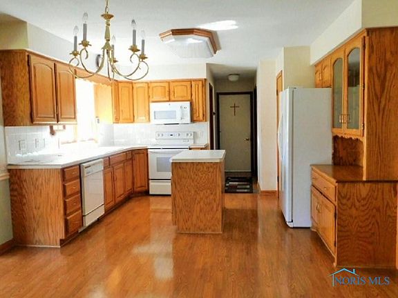 4th image of 320 Blackthorn Dr