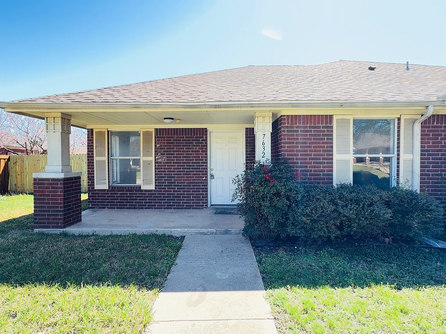4 bed, 1719 sqft, $2,100 — Photo 2