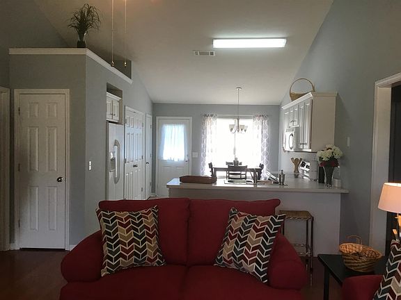 3rd image of 402 Reavis Ave
