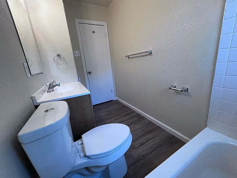 1610 Stewart St — Photo 9