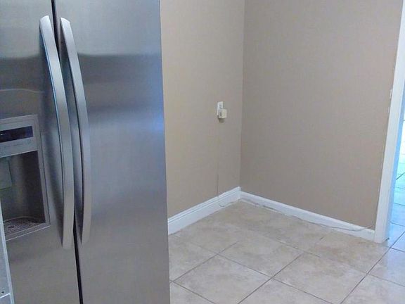 3rd image of 25 Sunset Dr #B