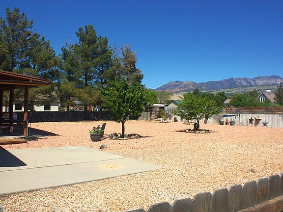 4th image of 1040 N Horsemans Park Dr