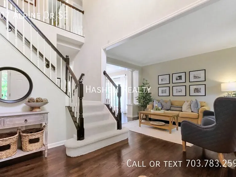 207 Alpine Dr SE — Photo 3