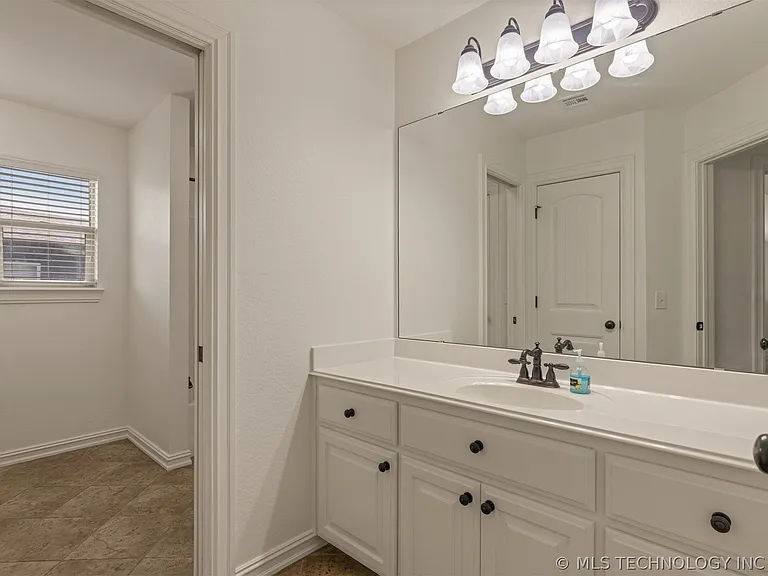 4902 S 165th East Ave — Photo 44