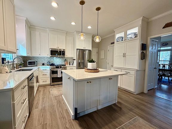 2nd image of 106 Plantation Dr
