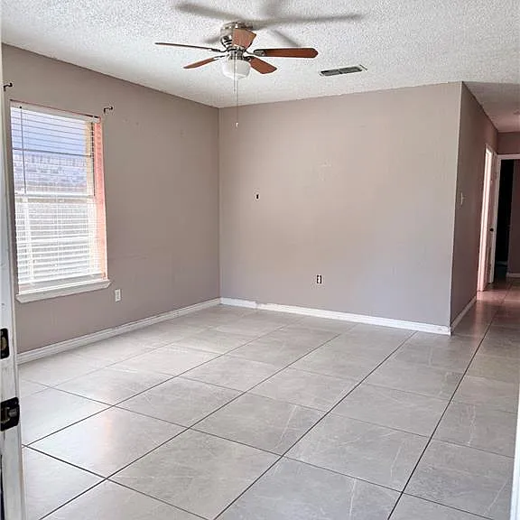 1003 Alta Vista Dr — Photo 2