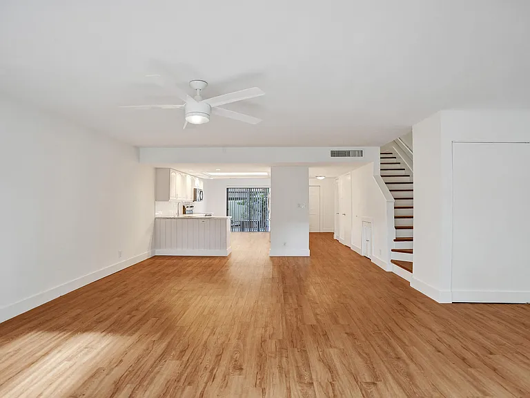 1330 NW 13th St #3 — Photo 57
