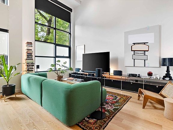 3rd image of 2625 Rue Augustin Cyn