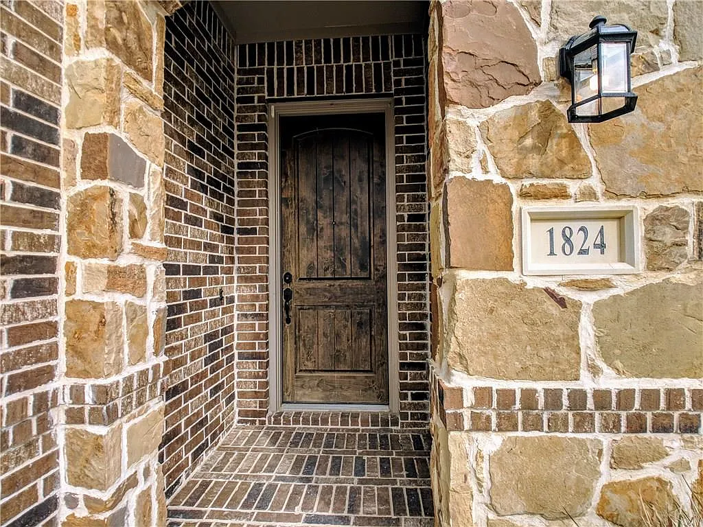 5 bed, 3082 sqft, $3,750 — Photo 2