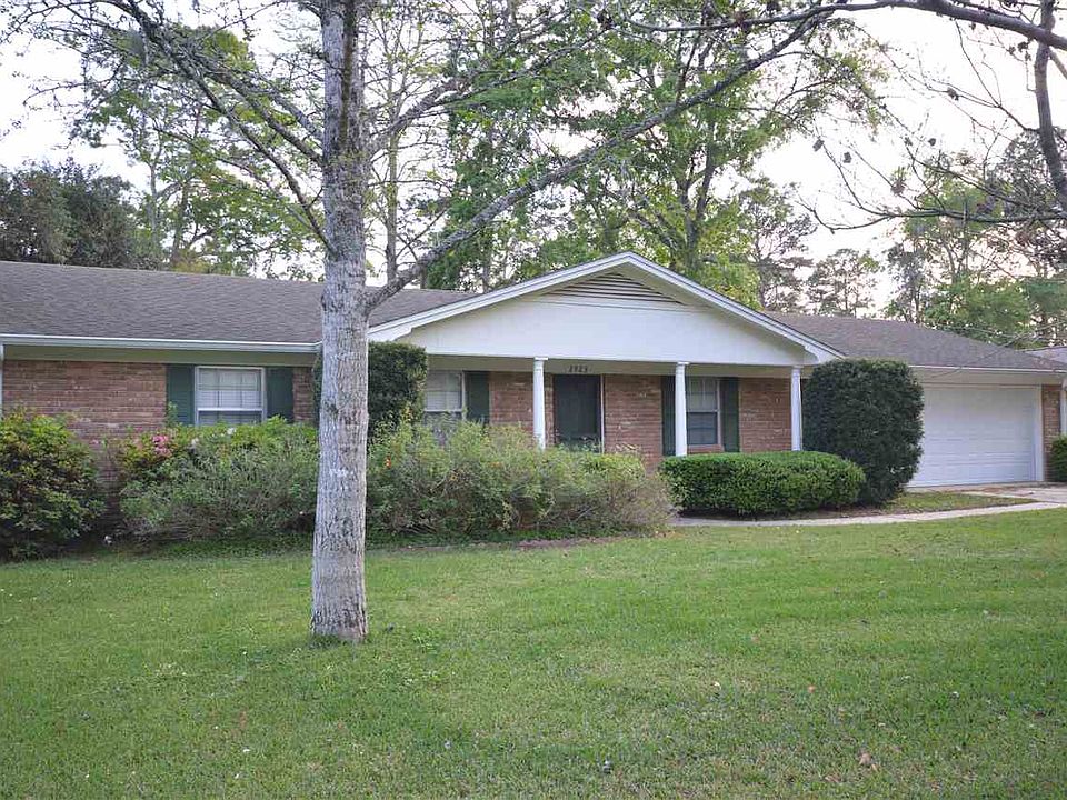 1st image of 2923 Huntington Dr