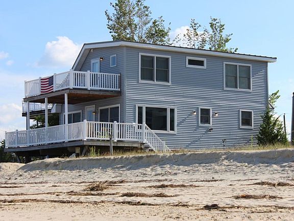 3rd image of 172 N Bayshore Dr
