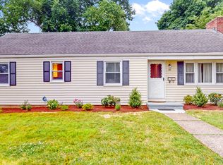 39 Greystone Rd, West Hartford, CT 06107