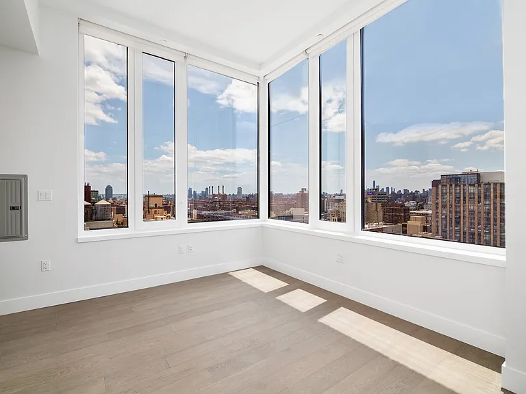 200 E 23rd St #Penthouse 1D — Photo 2