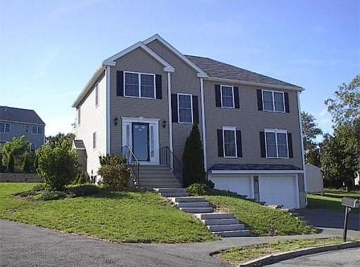 3rd image of 18 Hilltop Dr