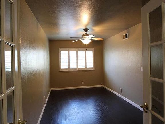 3rd image of 107 Green Tree Dr