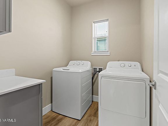 4th image of 2600 Racquet Ln #28