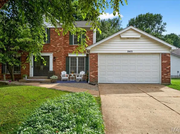 2401 Forest Leaf Pkwy, Ballwin, MO 63011