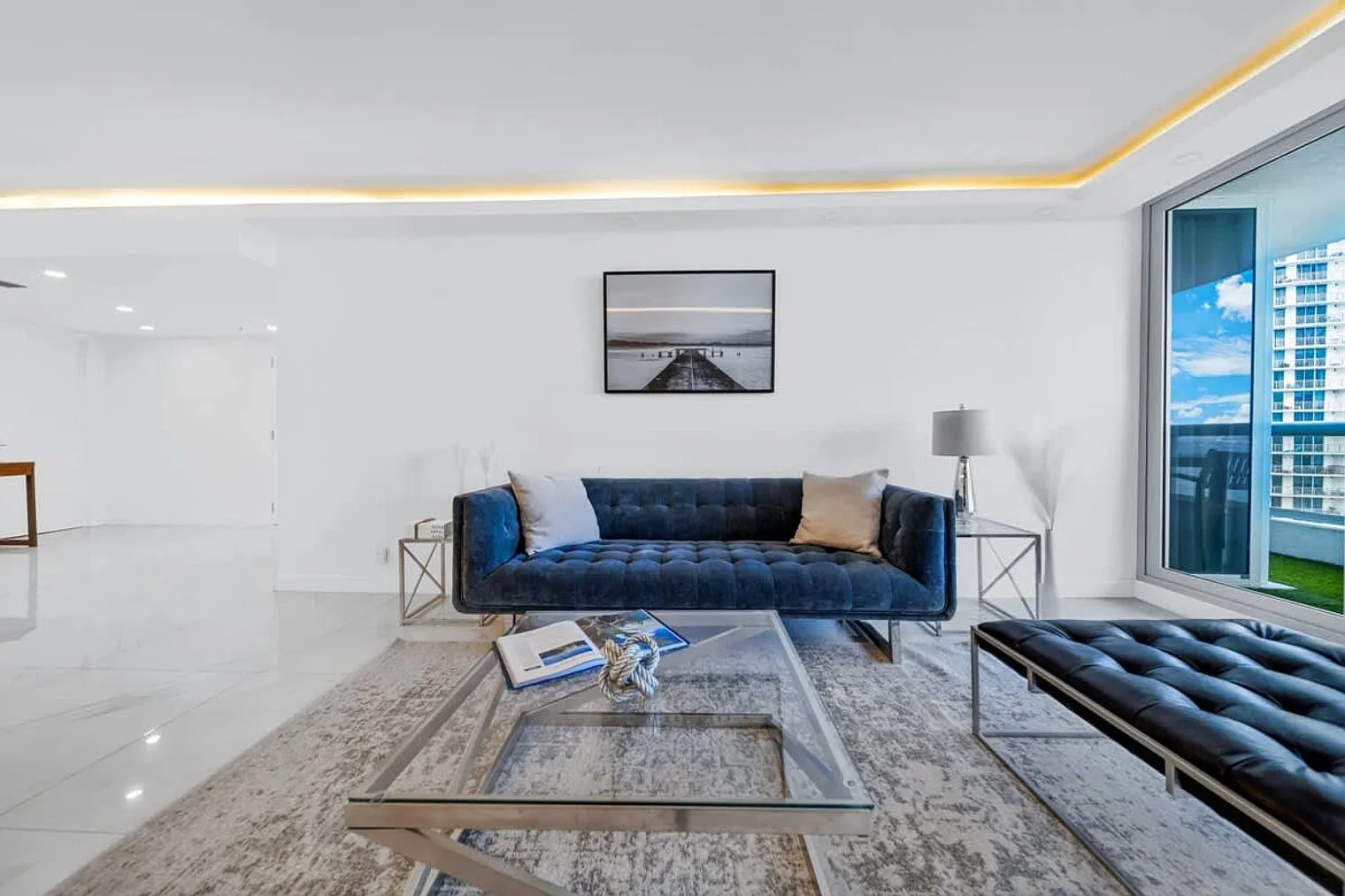 1 bed, 2.0 bath, 1033 sqft, $5,435 — Photo 4