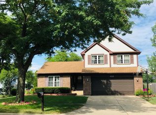 4595 Mumford Dr, Hoffman Estates, IL 60192