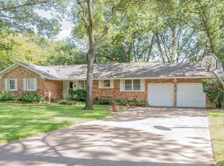 1212 Redbud Dr, Arlington, TX 76012