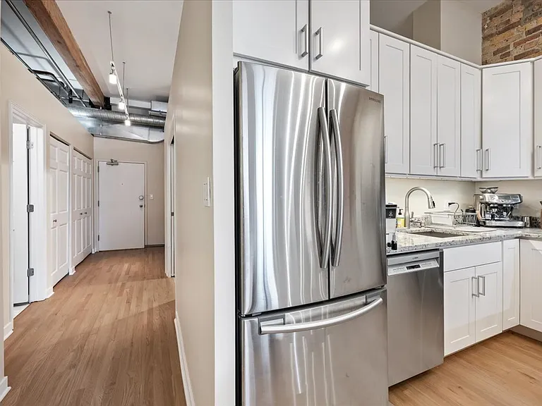 300 W Grand Ave #307 — Photo 6