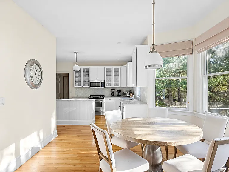 18 Cowhill Ln — Photo 7