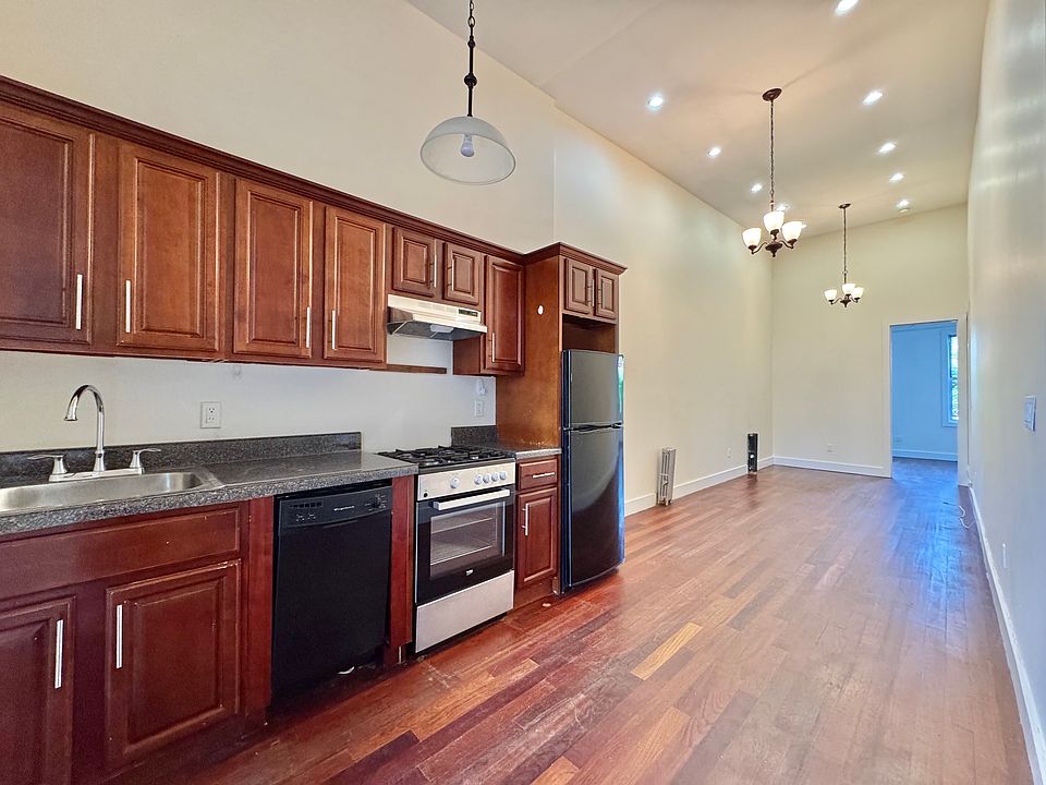 1st image of 171 Stanhope St #2B
