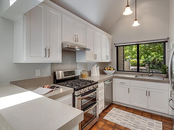 5th image of 1377 Saint James Drive